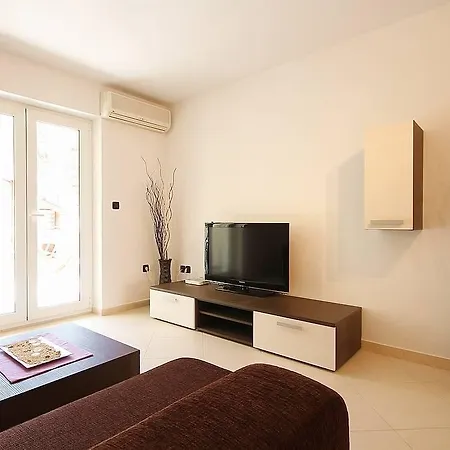 Apartment Danijel *