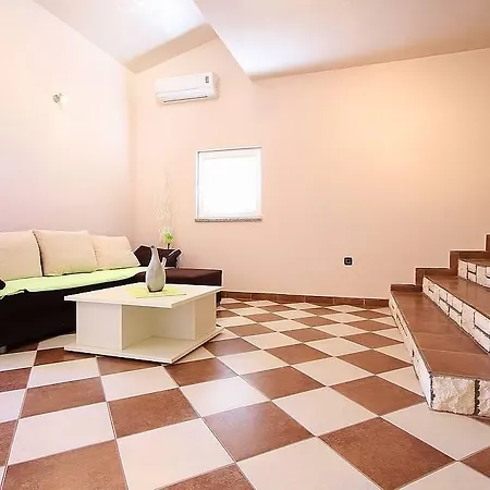 Danijel Apartment Premantura